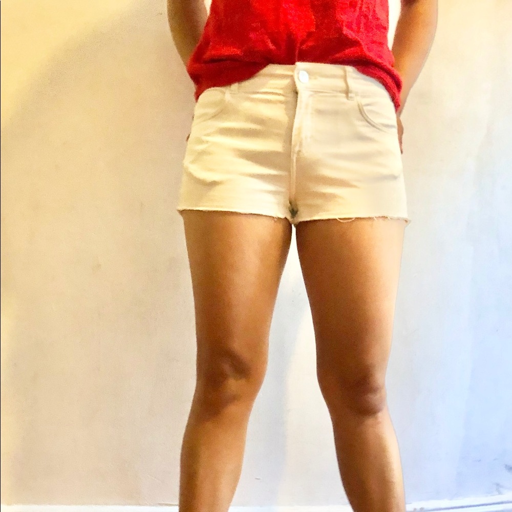 White twill frayed four pocket shorts!